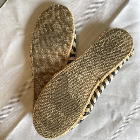 Signature by Levi Strauss Flats. Size 9 - Picture 7 of 7